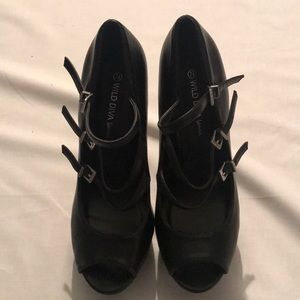 Black leather 🖤Open toe🖤Three buckles🖤